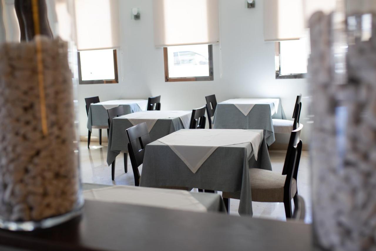 Hotel El Trebol 카로보네라스 외부 사진