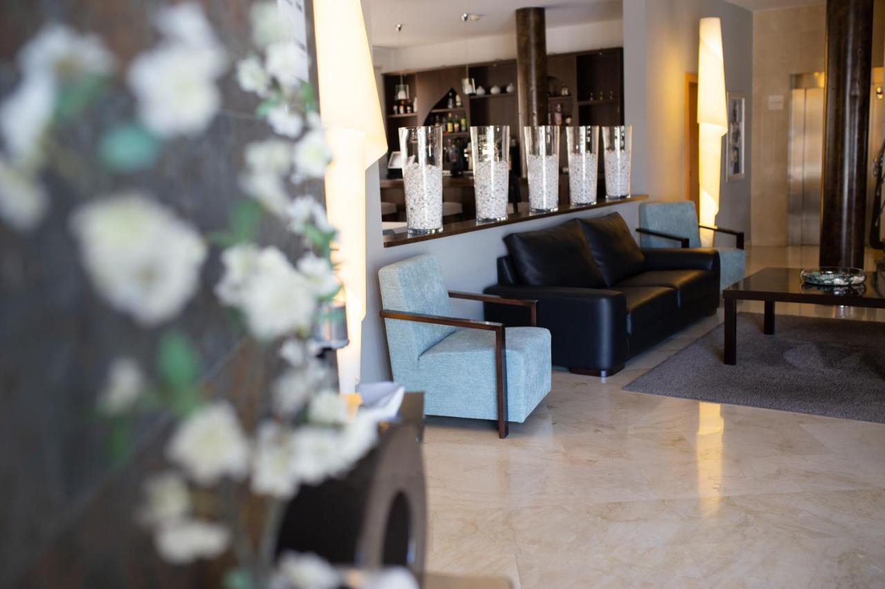 Hotel El Trebol 카로보네라스 외부 사진